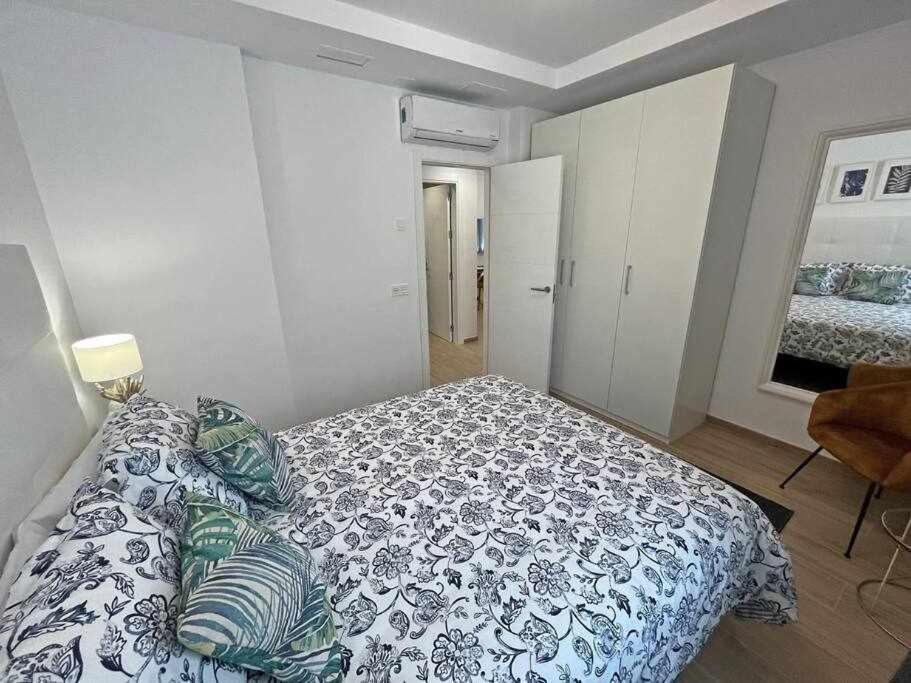 Xxii Apartamentos Morales&Arnal エステポナ エクステリア 写真