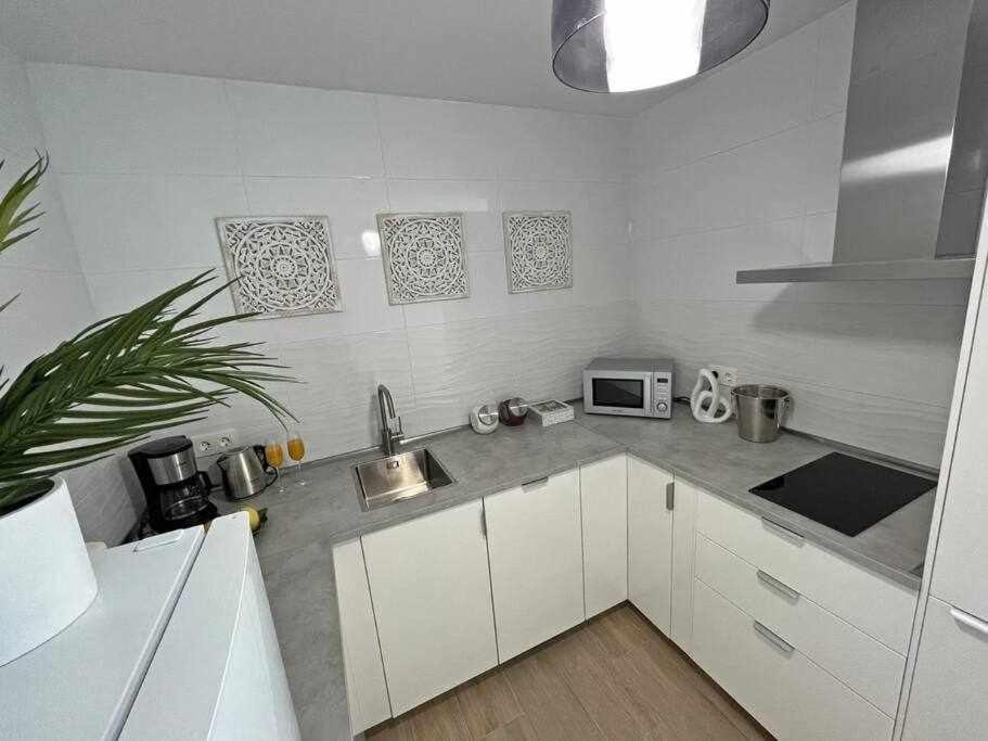 Xxii Apartamentos Morales&Arnal エステポナ エクステリア 写真