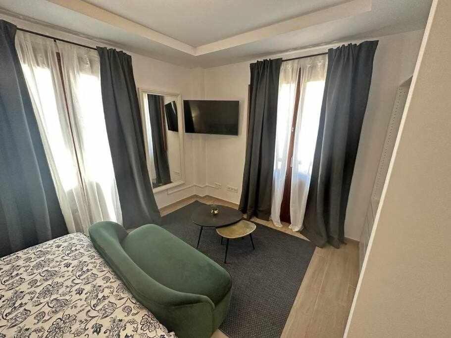Xxii Apartamentos Morales&Arnal エステポナ エクステリア 写真