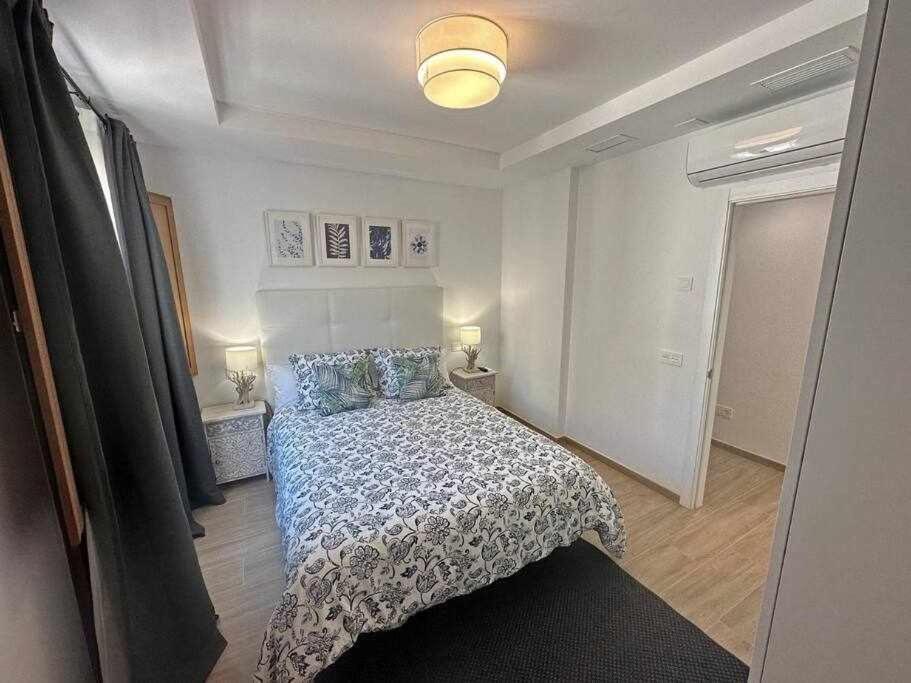 Xxii Apartamentos Morales&Arnal エステポナ エクステリア 写真